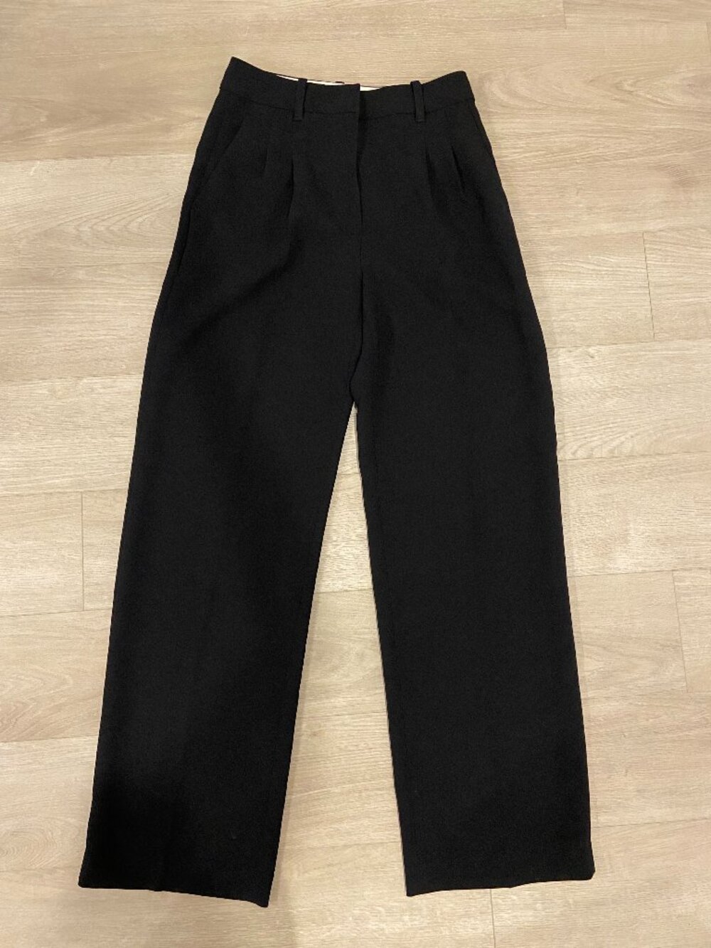 Aritzia Effortless Pant - Crepette (Black)